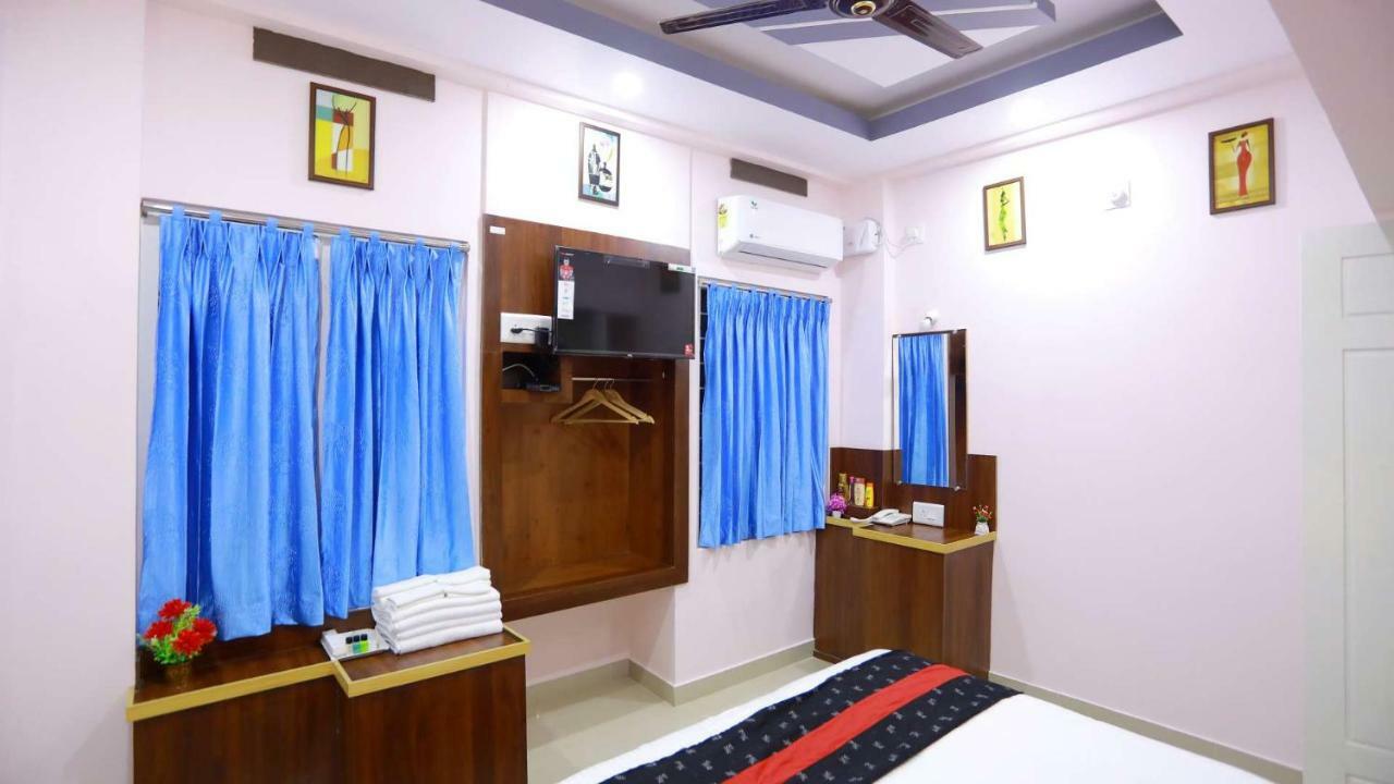 Base9 Cochin Airport Hotel Nedumbassery Exterior photo