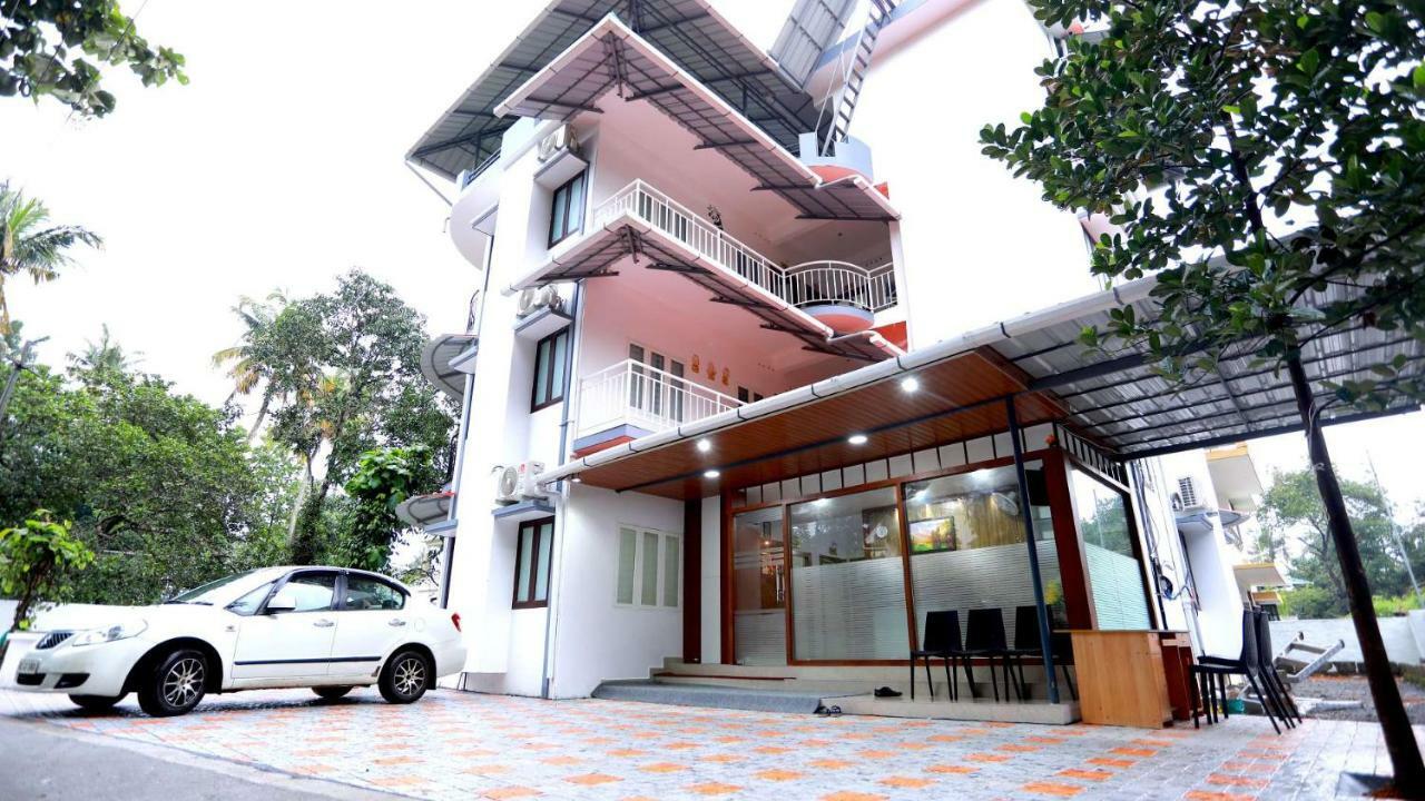 Base9 Cochin Airport Hotel Nedumbassery Exterior photo