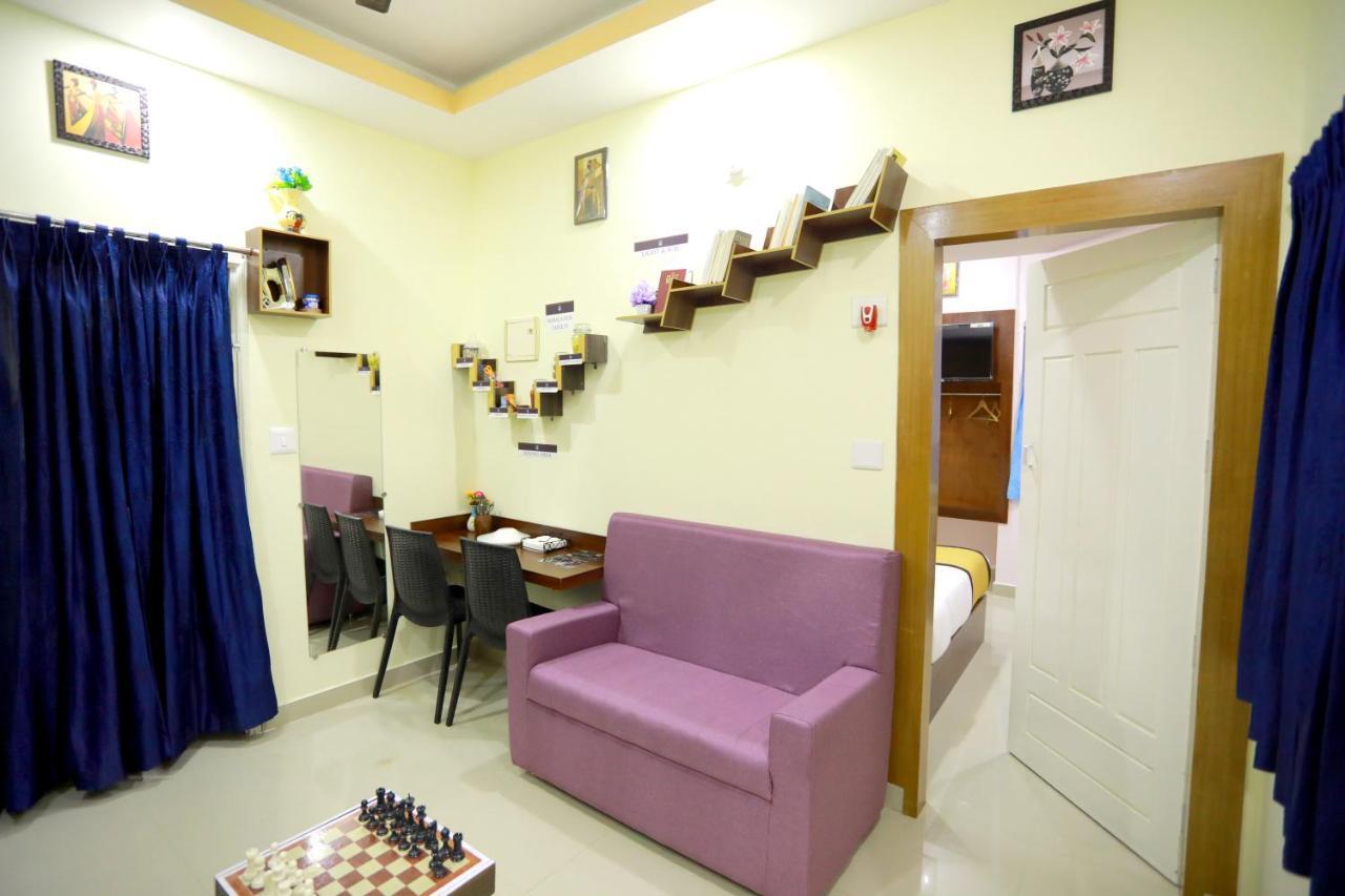 Base9 Cochin Airport Hotel Nedumbassery Exterior photo