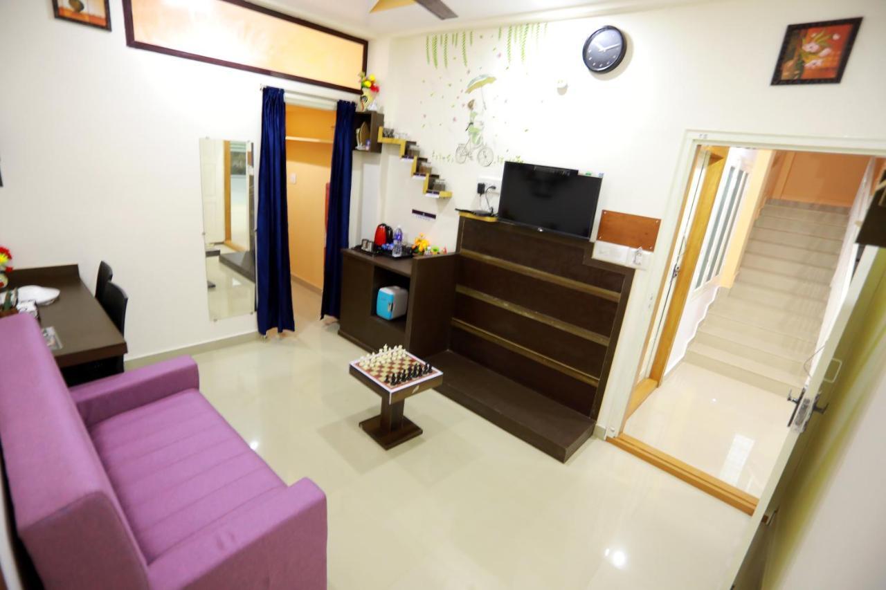 Base9 Cochin Airport Hotel Nedumbassery Exterior photo